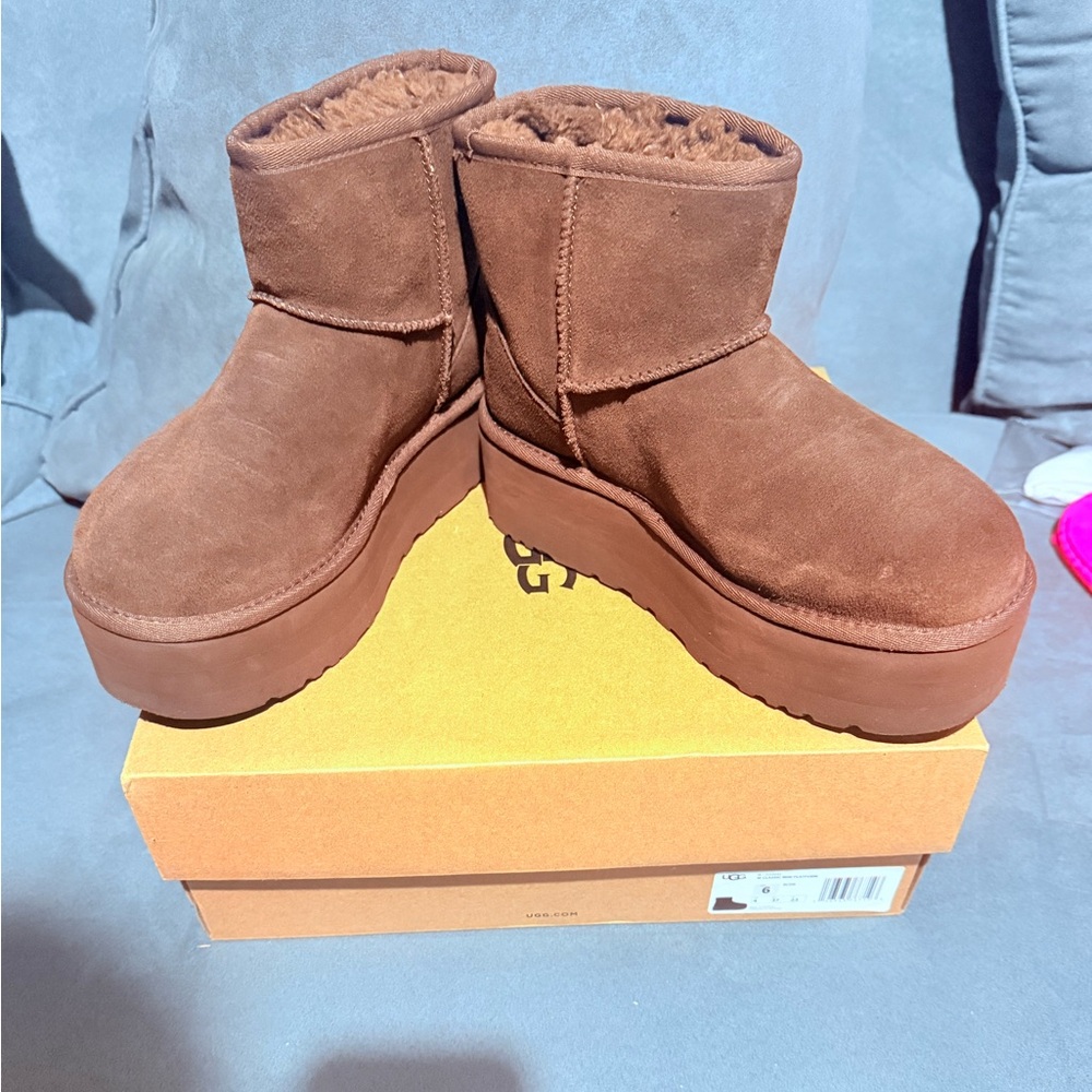 Ugg Platform Mini boots